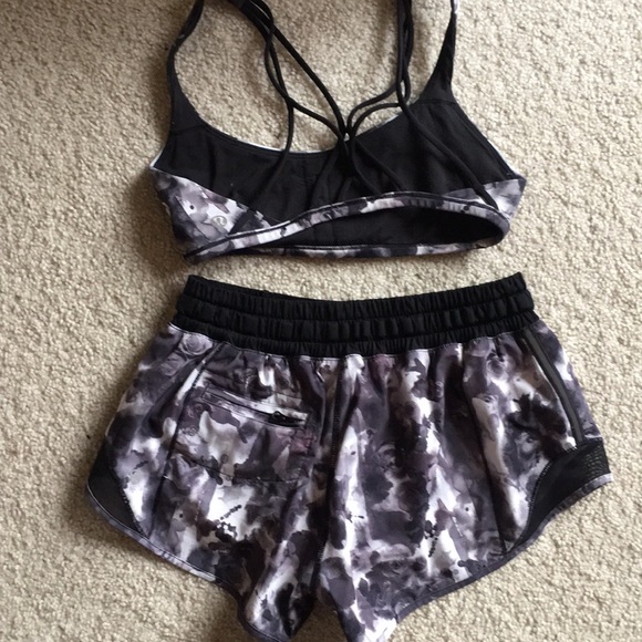 Lululemon Free to be Zen and Hotty Hot Short sz 4 - Picture 2 of 5